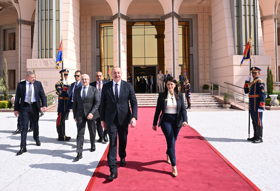 الرئيس إلهام علييف يختتم زيارته الرسمية الى مصر