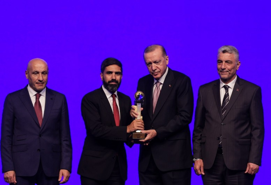 Türkiyə Prezidenti “STAR” NEZ-in ixracat çempionu mükafatını SOCAR-ın rəhbərinə təqdim edib