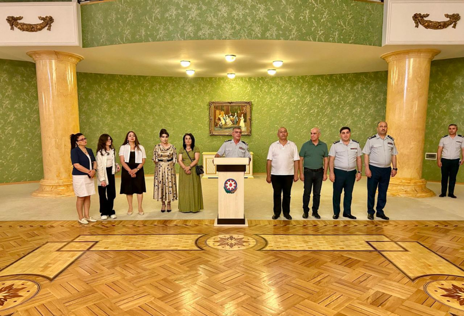 Sərhədçi kursantlar "Rəngin poetikası, şeiriyyətin rəngi” adlı sərgi ilə tanış olublar