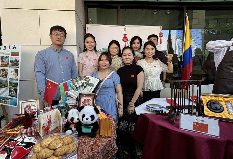 巴库国立大学孔子学院受邀参加ADA大学第十二届国际文化节