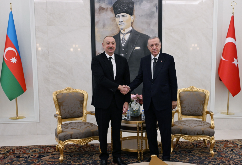 阿塞拜疆和土耳其两国总统在安卡拉埃森博阿机场会面