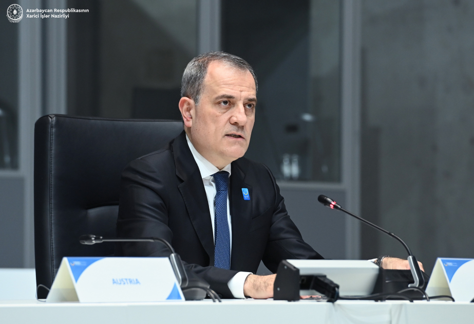 El Canciller de Azerbaiyán asiste a la conferencia sobre la reconstrucción de Ucrania