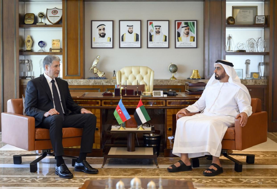 El Ministro del Interior de Azerbaiyán visita los Emiratos Árabes Unidos