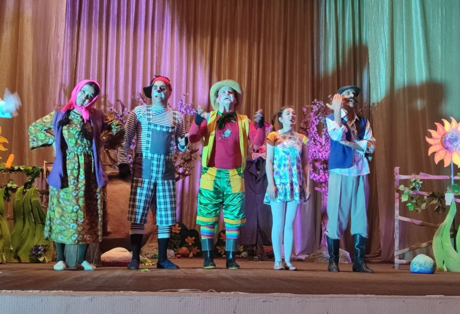 Gənc Tamaşaçılar Teatrının yaradıcı kollektivi Qubada çıxış edib