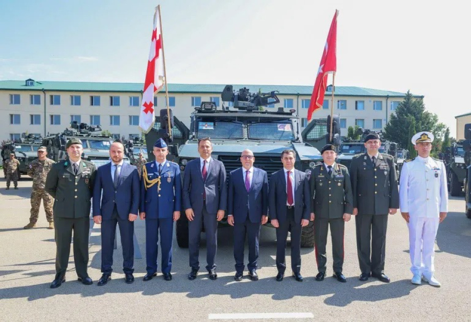 Gürcüstan Türkiyədən NATO standartlarına uyğun zirehli transportyorlar alıb