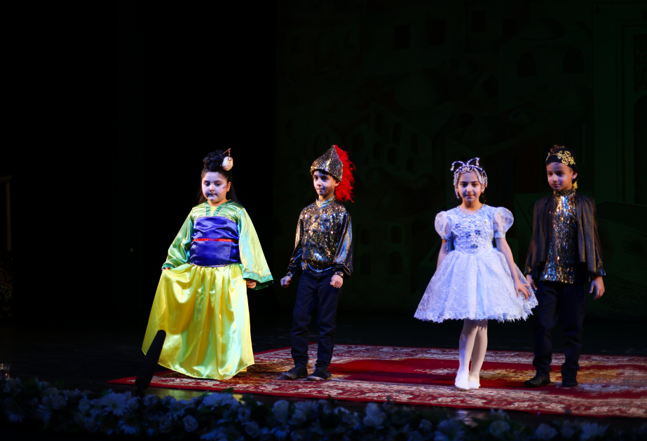Gənc Tamaşaçılar Teatrında Elitar Gimnaziyanın tədbiri olub