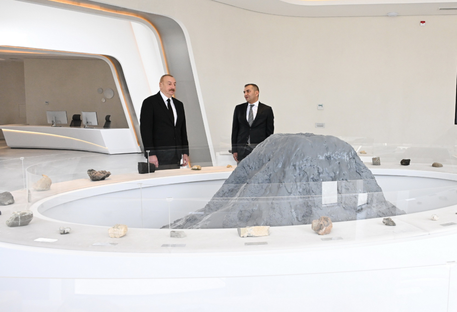 الرئيس إلهام علييف يفتتح المجمع السياحي لبراكين الطين