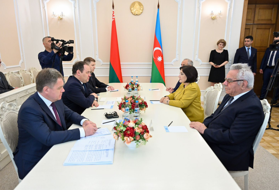 La présidente du Milli Medjlis rencontre le Premier ministre biélorusse
