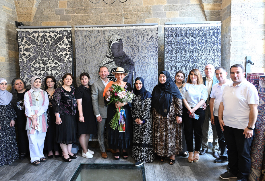 "Azerkhalcha" OJSC and Aydan Salahova signed a joint project - "Woman" triptych carpet