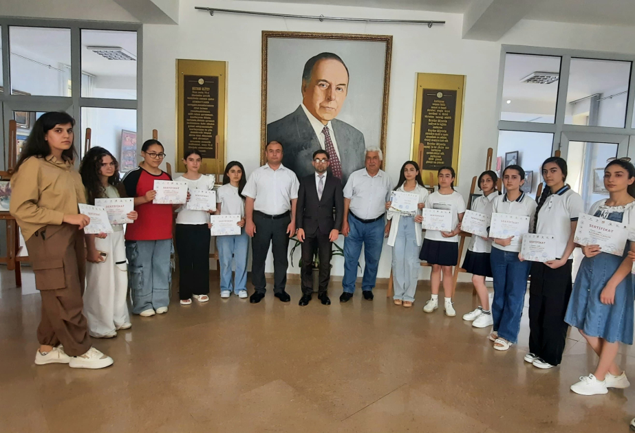 "Azərbaycanım" Beynəlxalq VII Uşaq və Gənc Rəsm Festivalının iştirakçıları ilə görüş olub