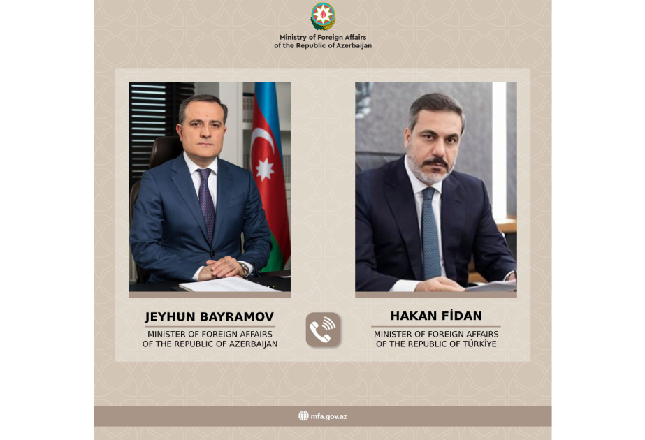Djeyhoun Baïramov et Hakan Fidan discutent des préparatifs du Sommet informel de l’Organisation des États turciques prévu à Choucha