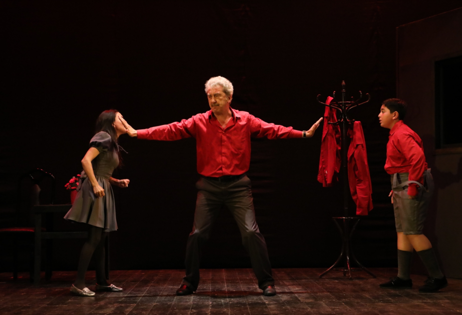 “Bir, iki, bizimki” tamaşası Lənkəran Dövlət Dram Teatrında nümayiş olunub