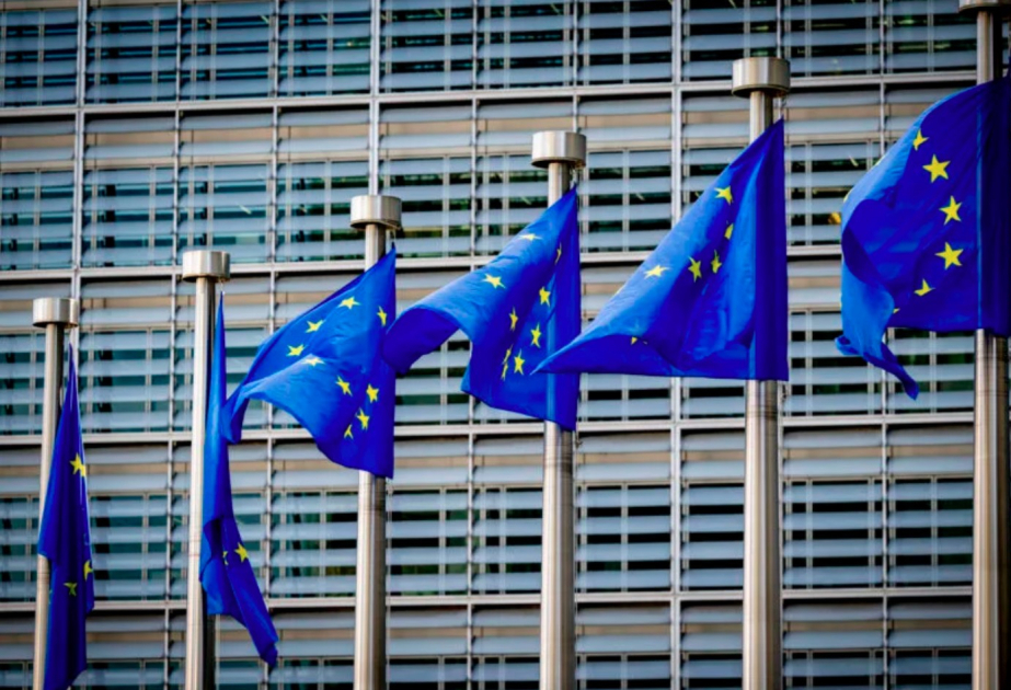 La Commission européenne lance un avertissement à la France, l'Italie et à six autres pays pour leur déficit budgétaire