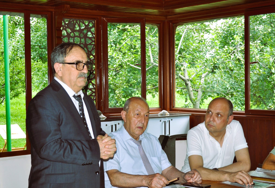 “Yaşıl dünya, təmiz səma” - dəyirmi masa