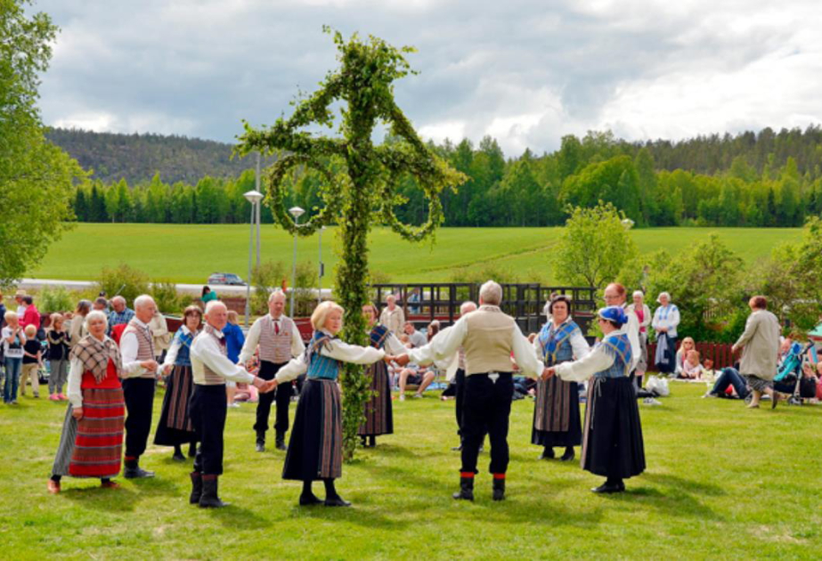 В Швеции отмечается середина лета – Midsommar