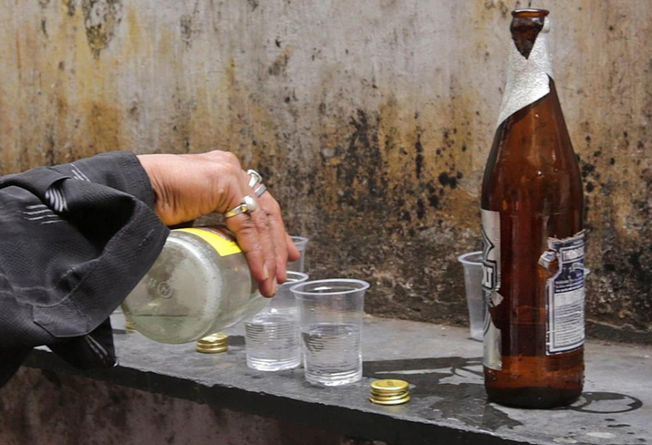Suben a 29 los muertos por consumo de licor adulterado en la India