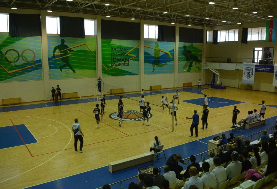Yeniyetmə voleybolçular Xaçmaz Olimpiya İdman Kompleksində yarışırlar