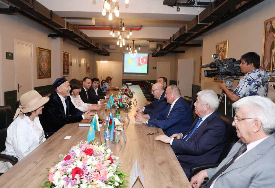 Qazaxıstan nümayəndə heyəti Azərbaycan Ağsaqqallar Şurasında olub