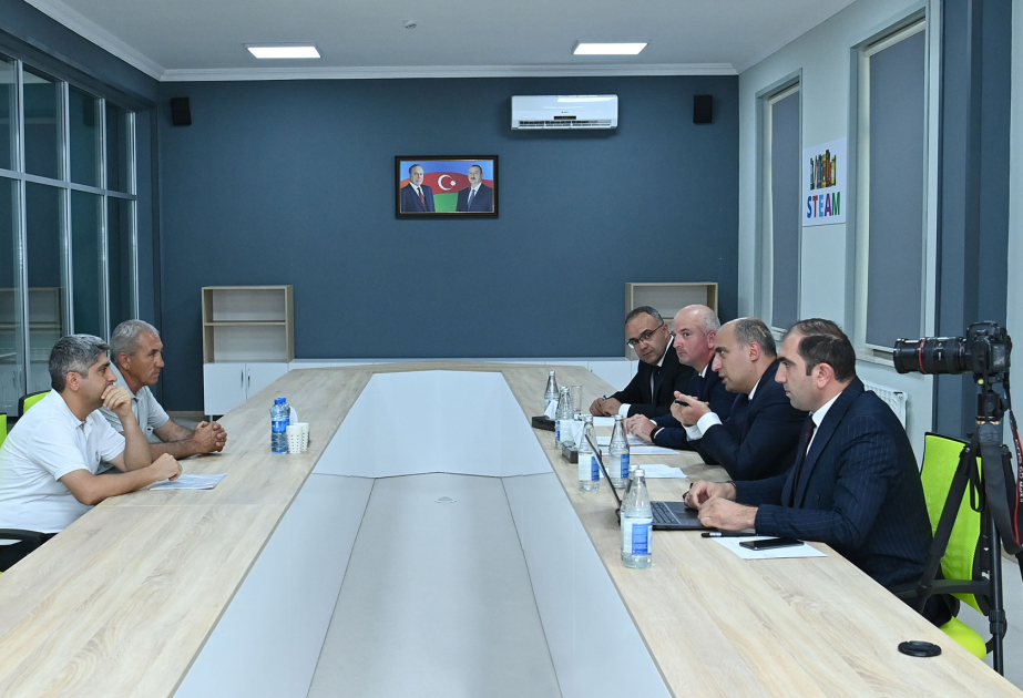 Elm və təhsil naziri Naxçıvanda vətəndaşların müraciətlərini dinləyib