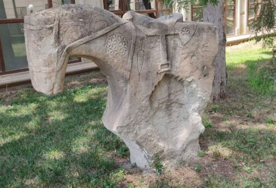 At heykəlləri: Türk irsinin daş artefaktları