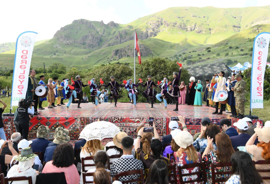 Naxçıvanda keçirilən “Qərbi Azərbaycana qayıdış” festivalı bədii hissə ilə davam edib