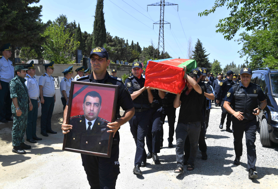 Əməliyyat zamanı həlak olan polis kapitanı torpağa tapşırılıb VİDEO
