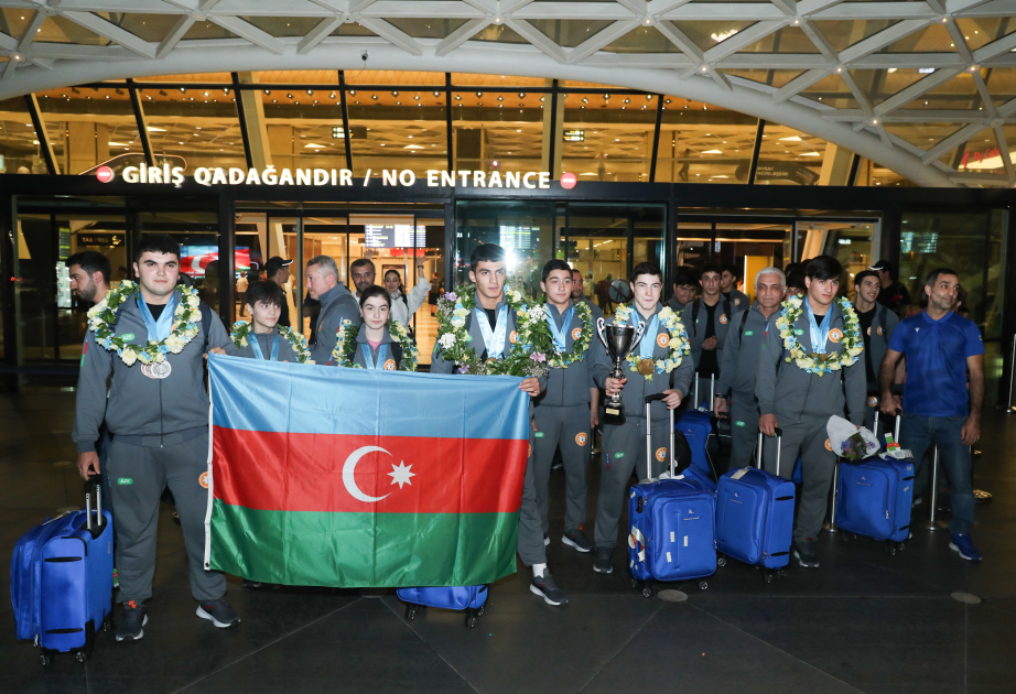 Avropa birinciliyində yüksək nəticələr əldə edən Azərbaycan ağırlıqqaldıranları Vətənə qayıdıblar