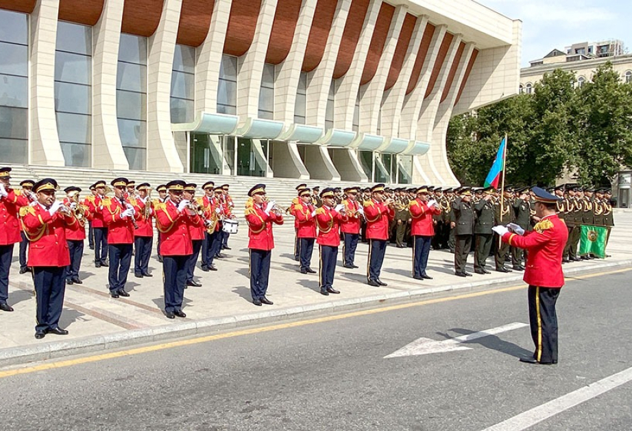 По случаю Дня Вооруженных сил будут организованы шествия военнослужащих и выступления оркестров