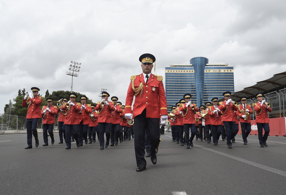 Soldiers march in parade through Baku in Armed Forces Day celebration