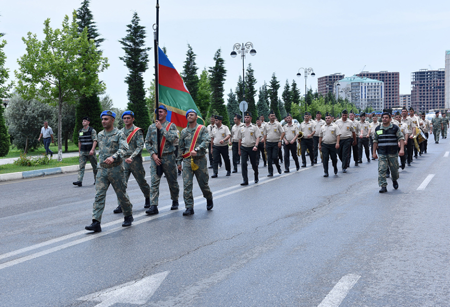 Sumqayıt küçələrində hərbi qulluqçuların yürüşü keçirilib