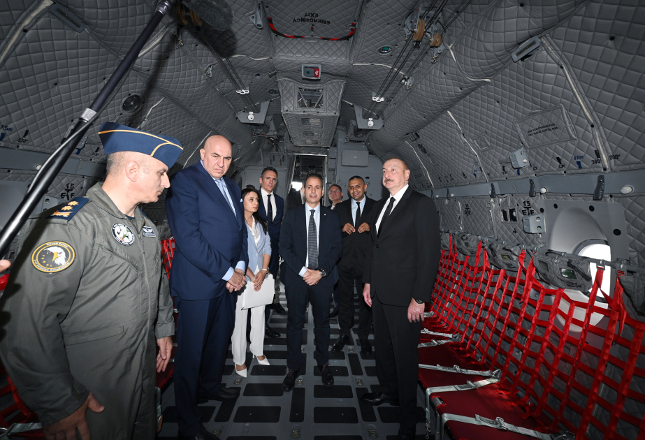 بحضور الرئيس إلهام علييف... أذربيجان تتسلم طائرة نقل عسكرية إيطالية الصنع من نوع C-27J Spartan