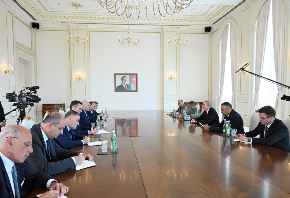 الرئيس إلهام علييف يستقبل وزير الدفاع الإيطالي والوفد المرافق له