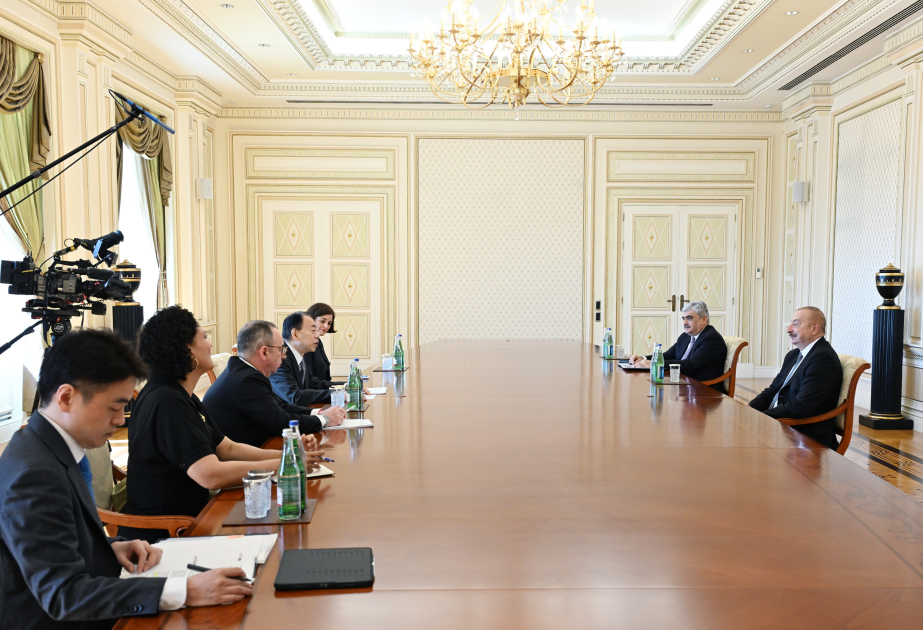 الرئيس إلهام علييف يلتقي رئيس البنك الآسيوي للتنمية (محدث)