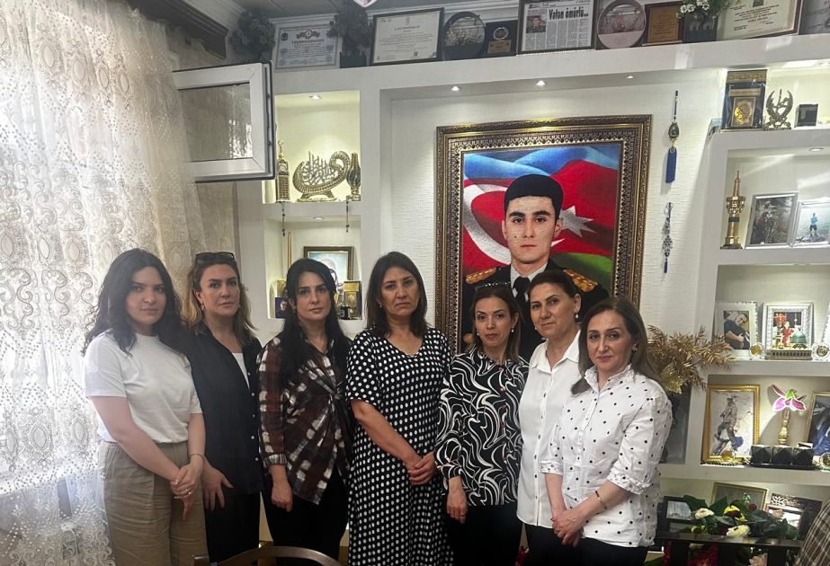 Mərkəzi Elmi Kitabxananın əməkdaşları şəhid Həmidağa Hüseynzadənin ailəsini ziyarət ediblər