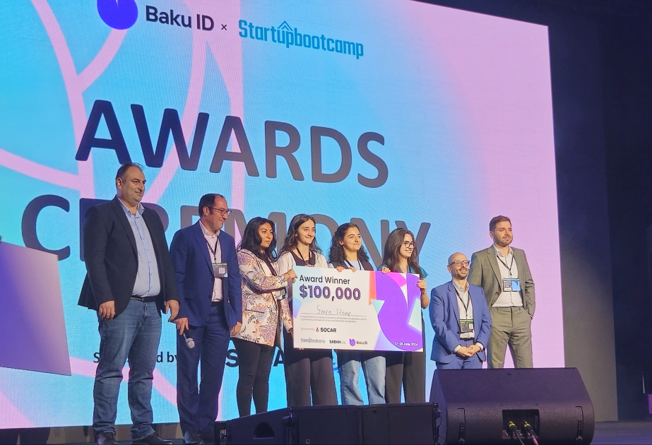 El equipo de la Escuela Superior de Petróleo de Bakú obtiene una inversión de 100.000 dólares