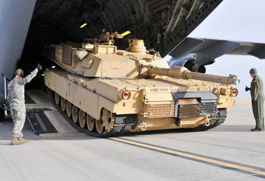 Media: ABŞ NATO-nun Polşadakı bazasına “Abrams” tanklarını və digər hərbi texnikanı köçürüb