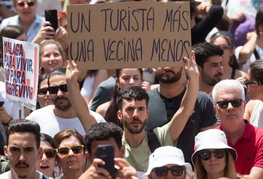 Los españoles protestan contra el turismo de masivo