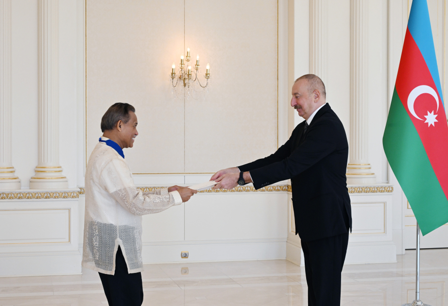 الرئيس إلهام علييف يتسلم أوراق اعتماد السفير الفليبيني الجديد