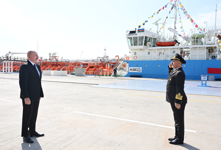 Президент Ильхам Алиев принял участие в церемонии сдачи в эксплуатацию танкера «Зангилан»  ОБНОВЛЕНО ВИДЕО