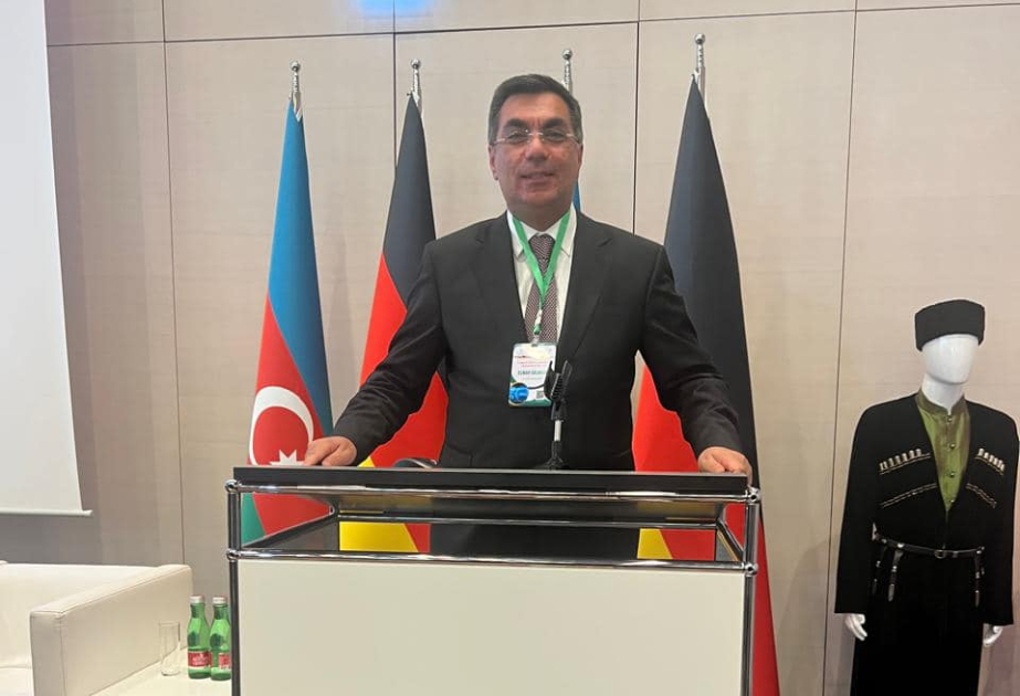 Elmar Qasımov “Avropada yaşayan azərbaycanlı mühəndislərin forumu”nda iştirak edib