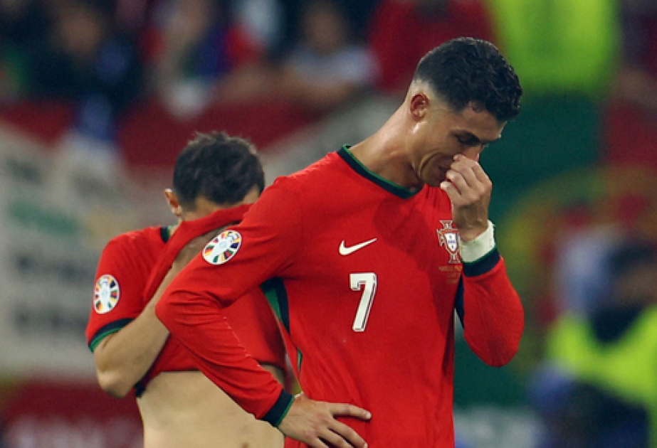 Роналду заплакал после незабитого пенальти в дополнительное время матча 1/8 финала Евро