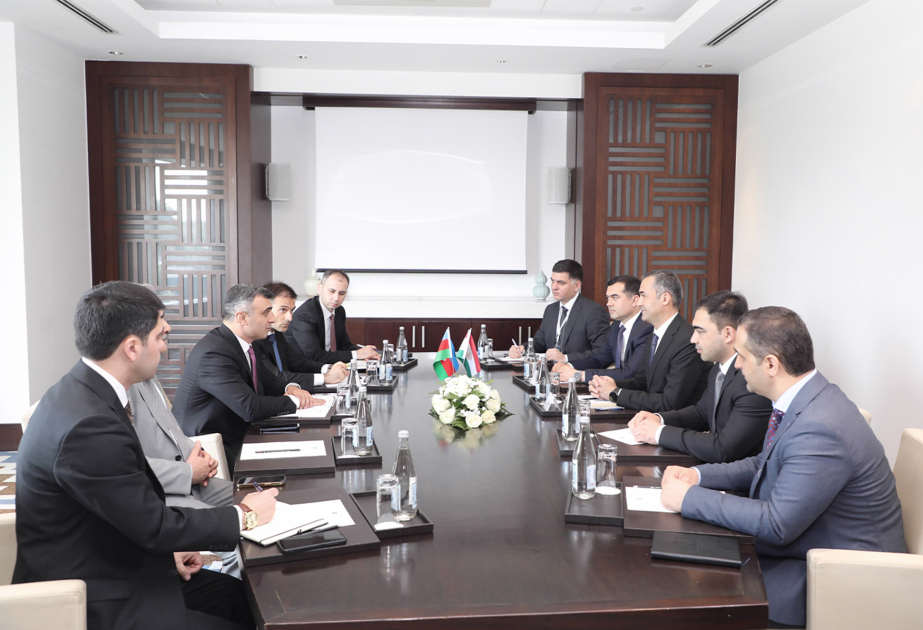 Los presidentes de los bancos centrales de Azerbaiyán y Tayikistán exploran formas de fortalecer la cooperación