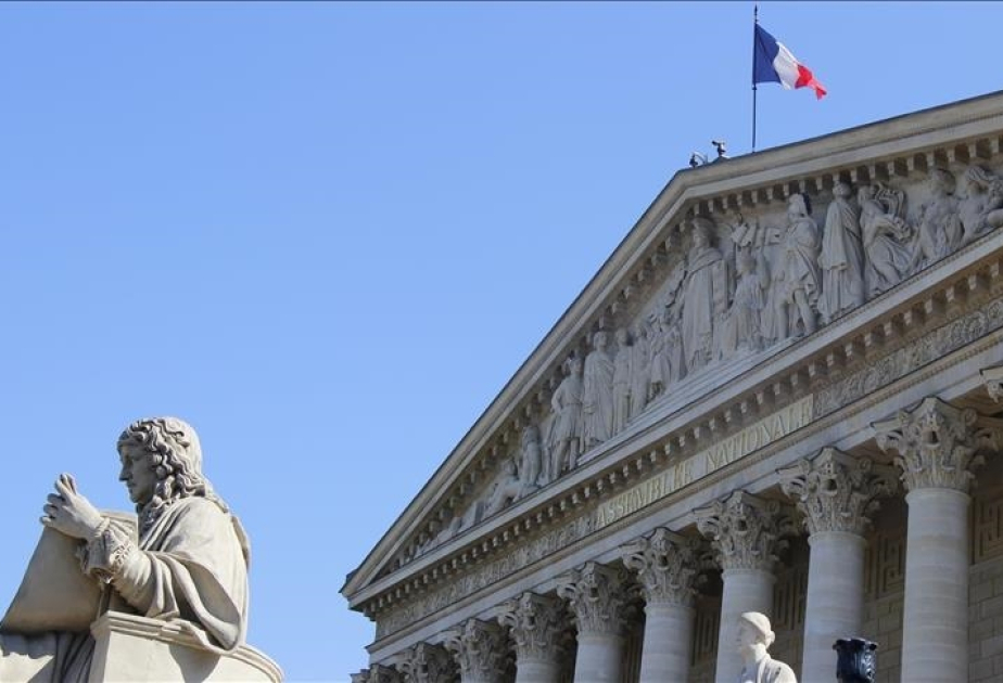 France : dernière ligne droite des tractations politiques pour barrer la route à l'extrême droite