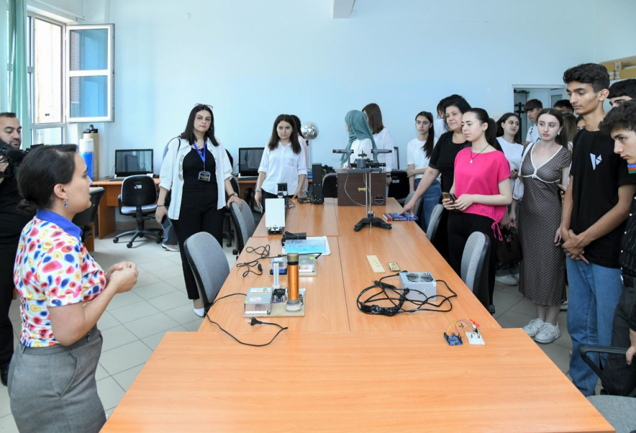 Regionlardan olan şagirdlər BMU-nun laboratoriyaları ilə tanış olublar