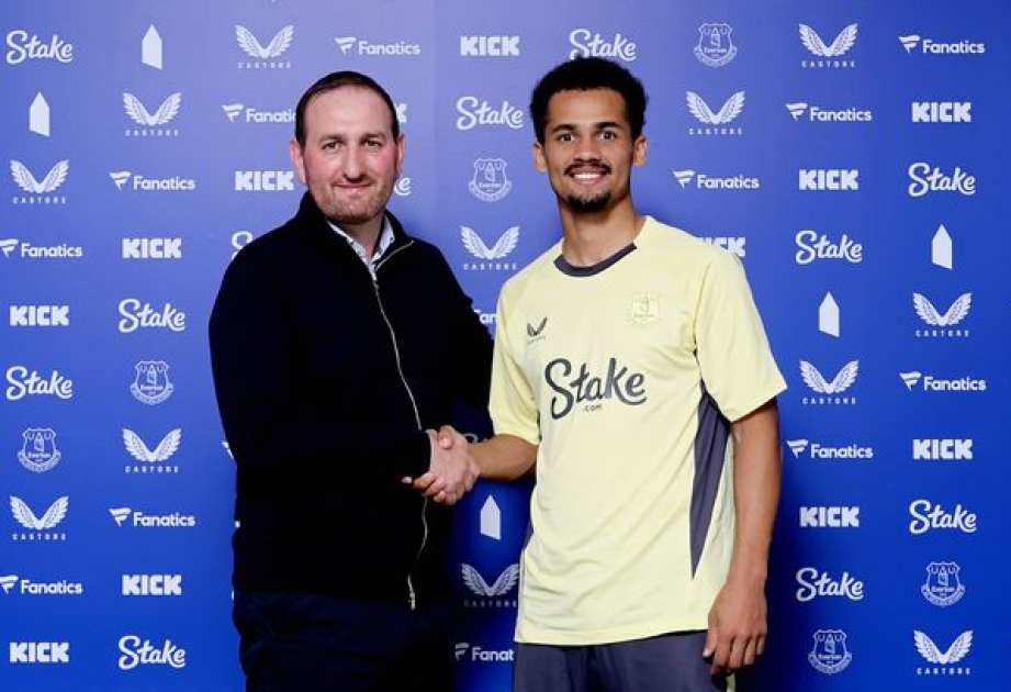Everton sign forward Ndiaye on five-year deal