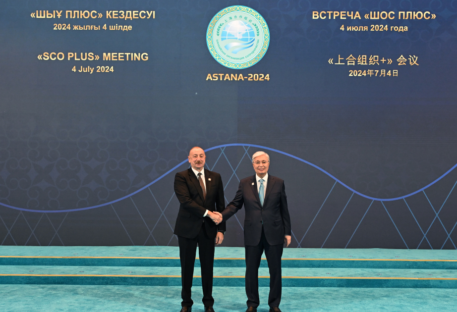 伊利哈姆·阿利耶夫总统抵达独立宫出席在阿斯塔纳举行的“上海合作组织+”会议
