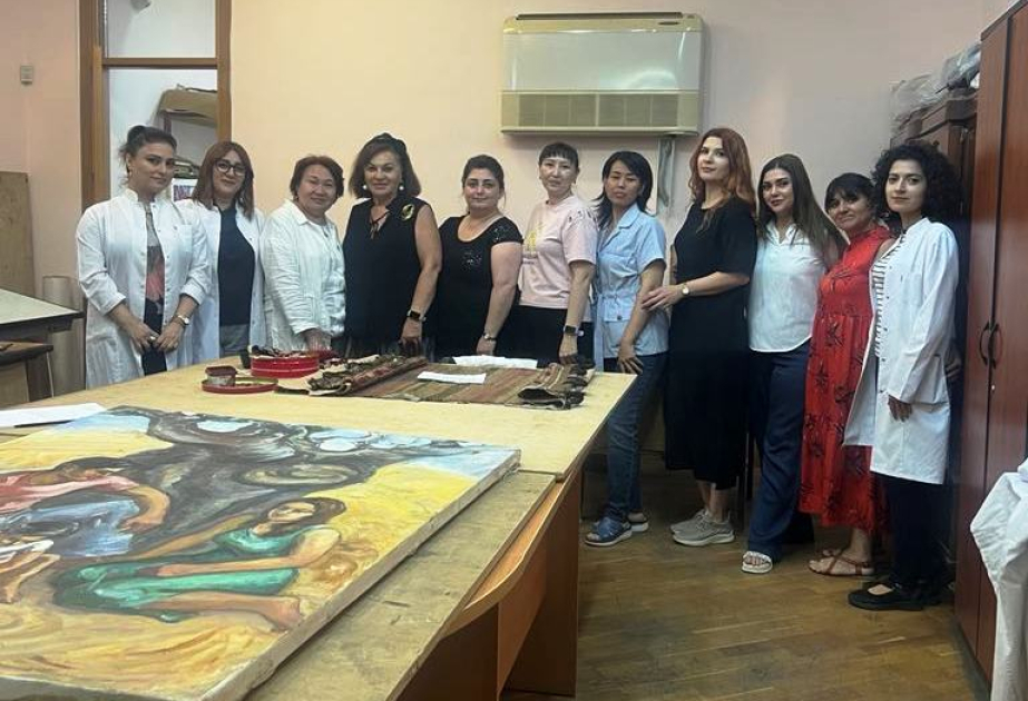 Qazaxıstan Milli Muzeyinin nümayəndə heyəti Elmi Bərpa Mərkəzində olub