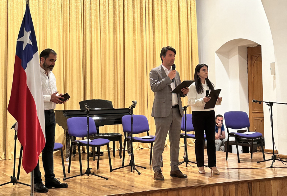 Se presenta una obra teatral chilena en Azerbaiyán