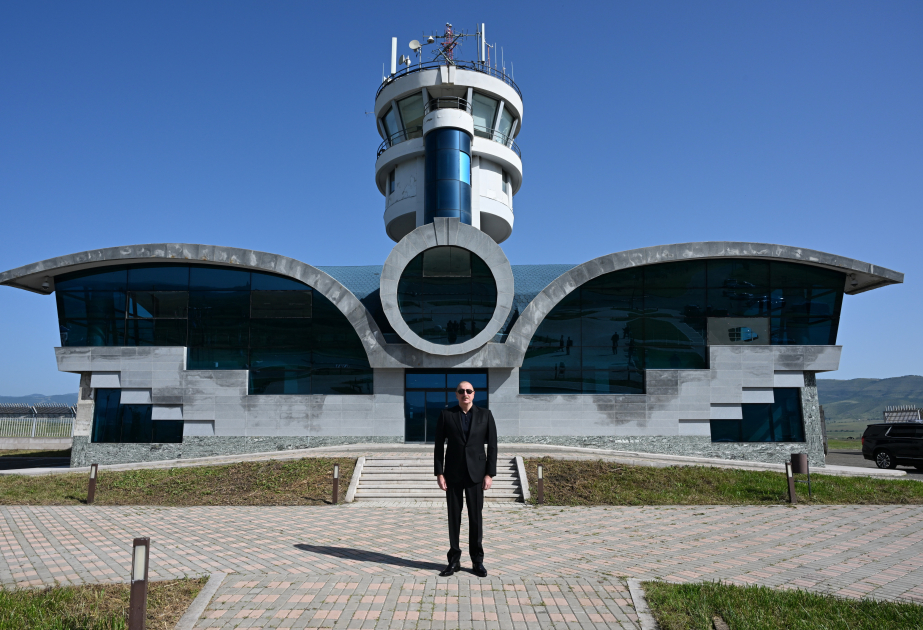 Präsident Ilham Aliyev besucht Flughafen Chodschali VIDEO