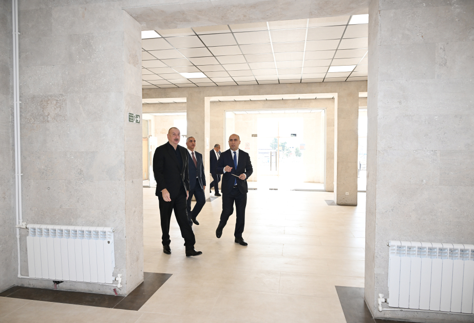 El Presidente de Azerbaiyán se familiarizó con las obras efectuadas en la Universidad de Karabaj en Khankandi